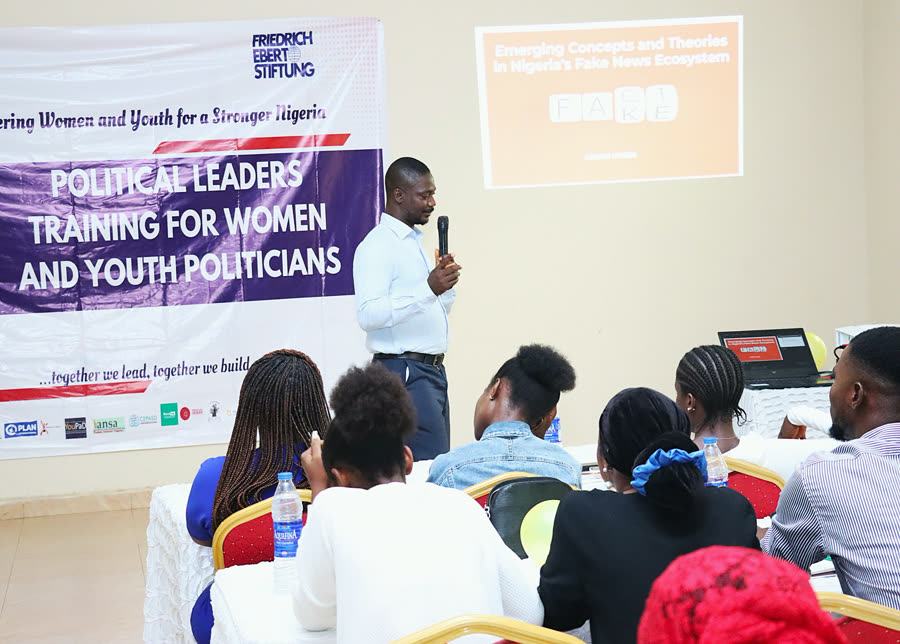 A facilitator presenting on Nigeria's fake news ecosystem